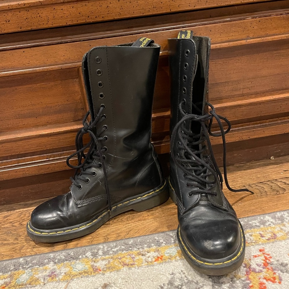 14 Eyelet Tall Dr Marten Black Combat Boots!